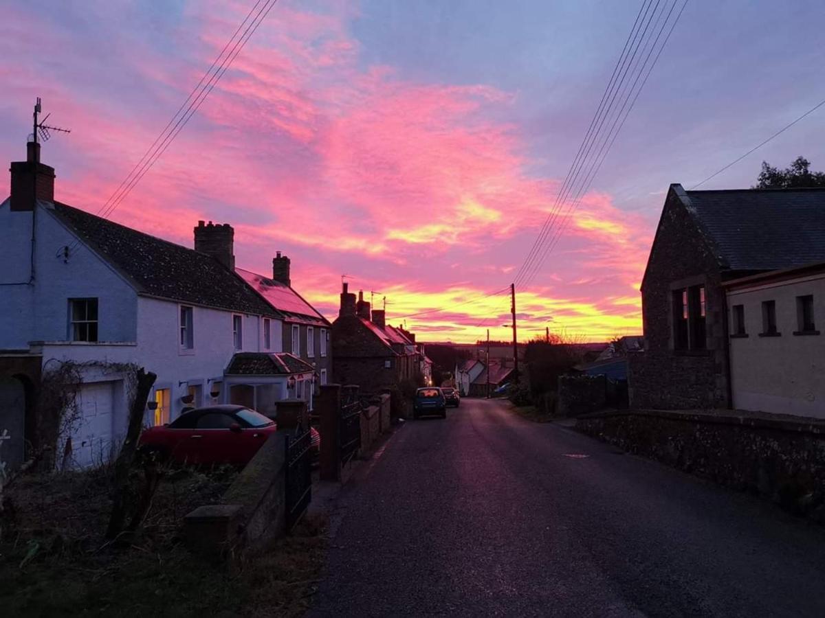 Relax In A 1 Bedroom Apartment Near A Country Pub Eyemouth Eksteriør billede